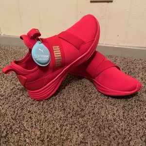 Brand new women pumas